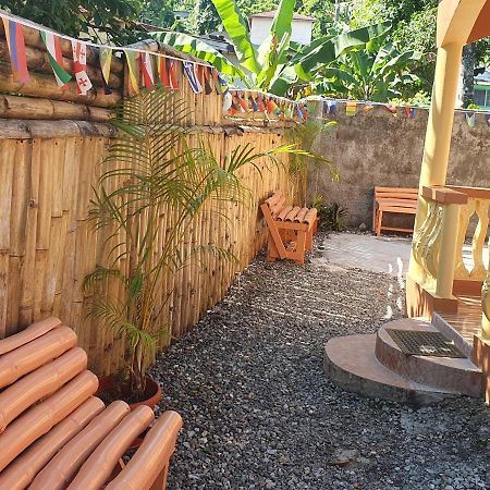 Mesmerize Guest House 포트안토니오 외부 사진