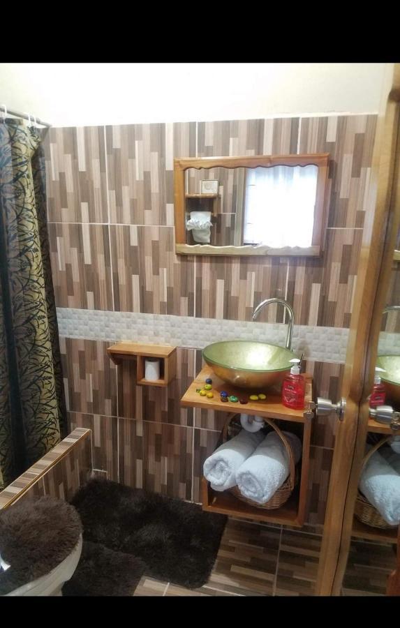 Mesmerize Guest House 포트안토니오 외부 사진