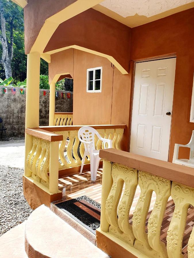 Mesmerize Guest House 포트안토니오 외부 사진