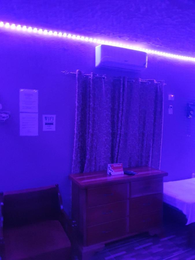 Mesmerize Guest House 포트안토니오 외부 사진