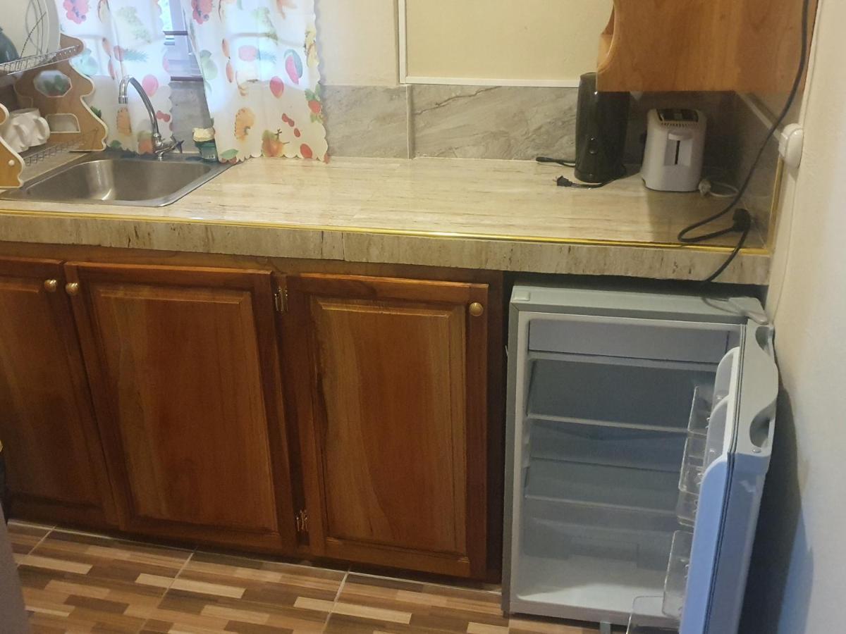 Mesmerize Guest House 포트안토니오 외부 사진
