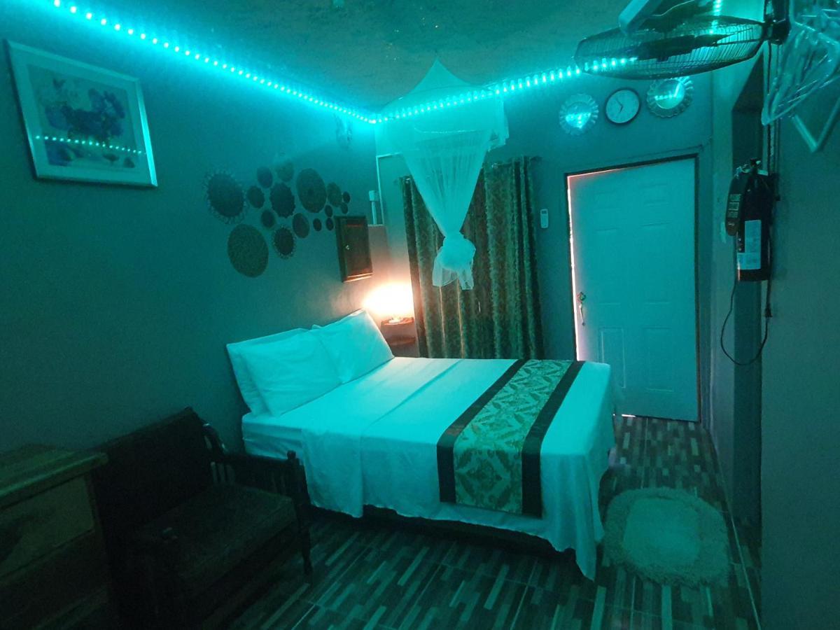 Mesmerize Guest House 포트안토니오 외부 사진