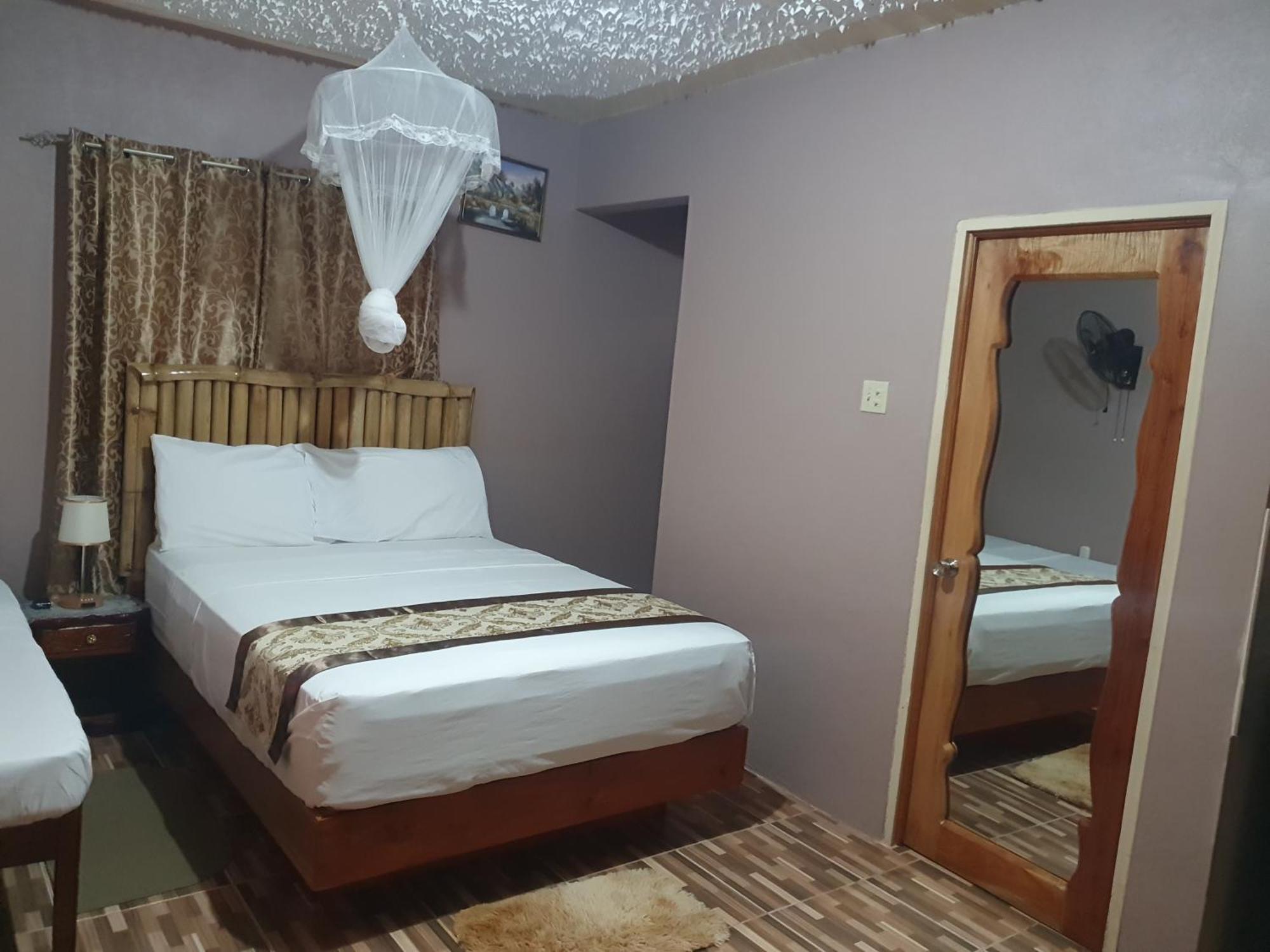 Mesmerize Guest House 포트안토니오 객실 사진